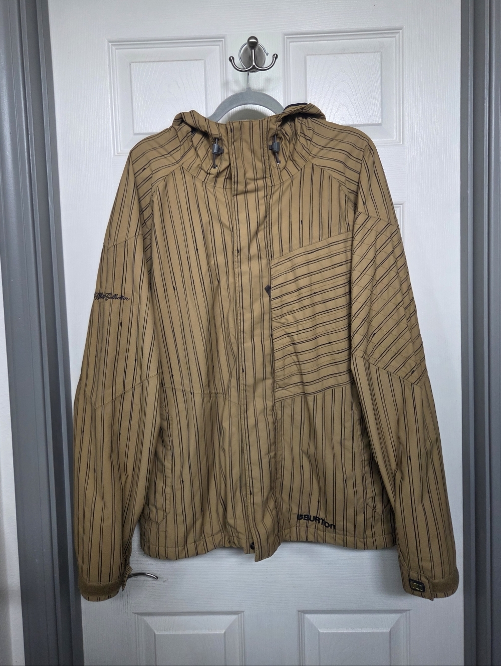 Burton Men’s Tan Pinstriped Hooded Snow Jacket The White Collection Size Medium